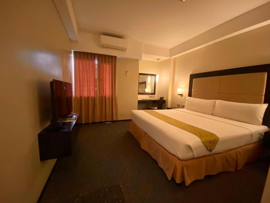 Mallberry Suites Business Hotel Cagayan de Oro Buitenkant foto