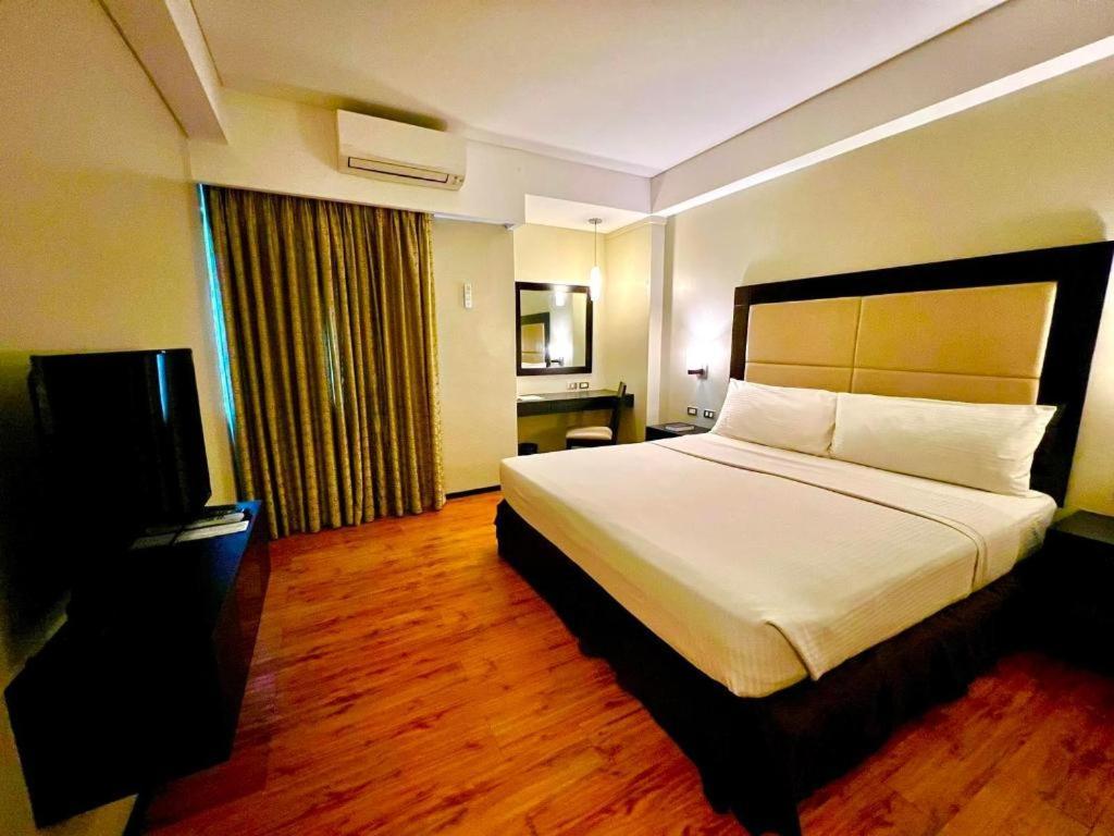 Mallberry Suites Business Hotel Cagayan de Oro Buitenkant foto