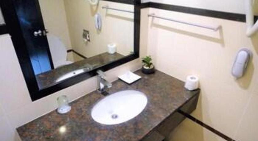 Mallberry Suites Business Hotel Cagayan de Oro Buitenkant foto