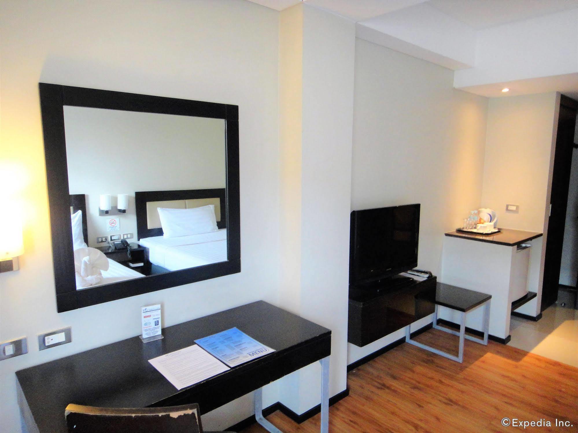 Mallberry Suites Business Hotel Cagayan de Oro Buitenkant foto