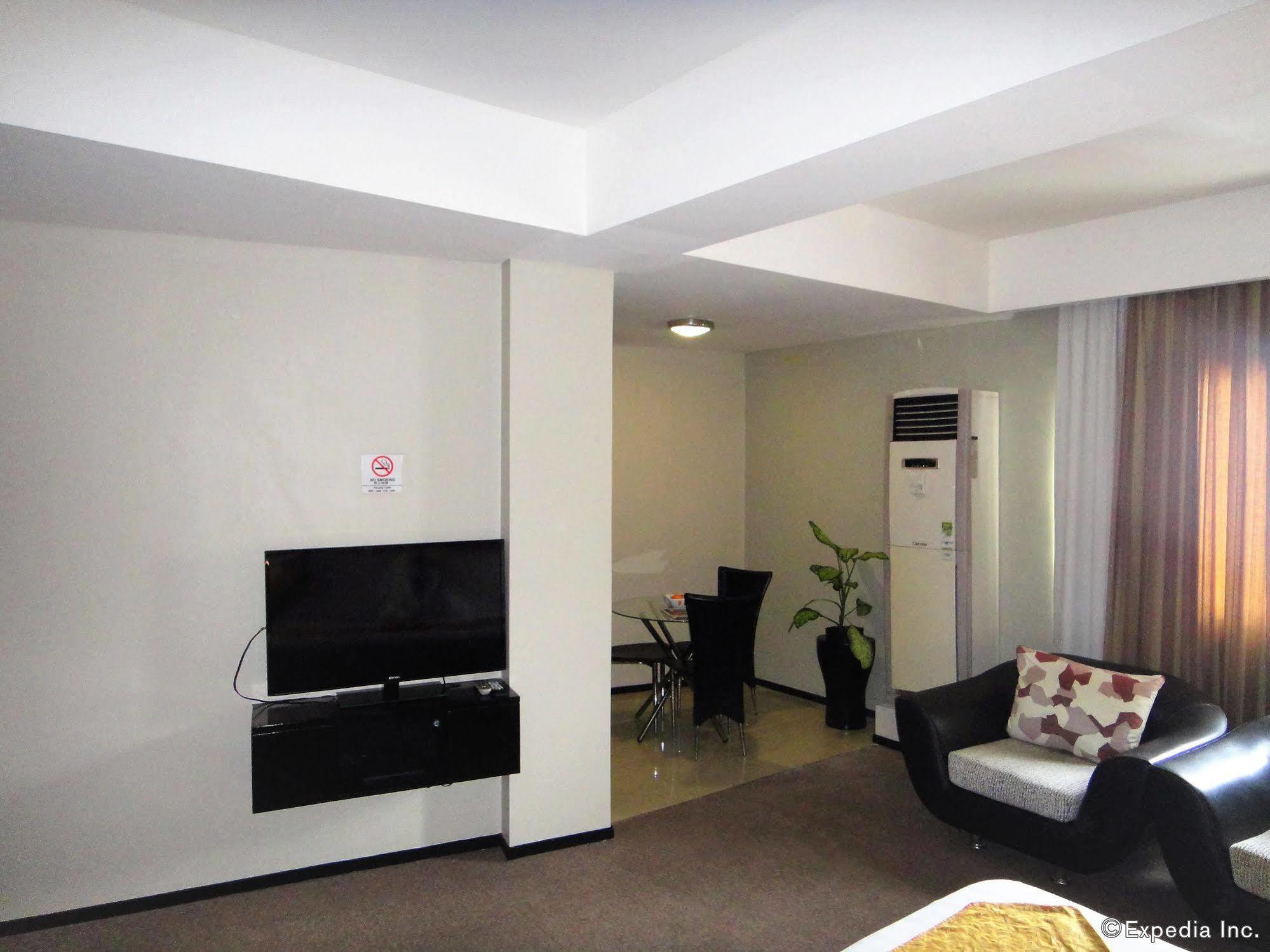 Mallberry Suites Business Hotel Cagayan de Oro Buitenkant foto