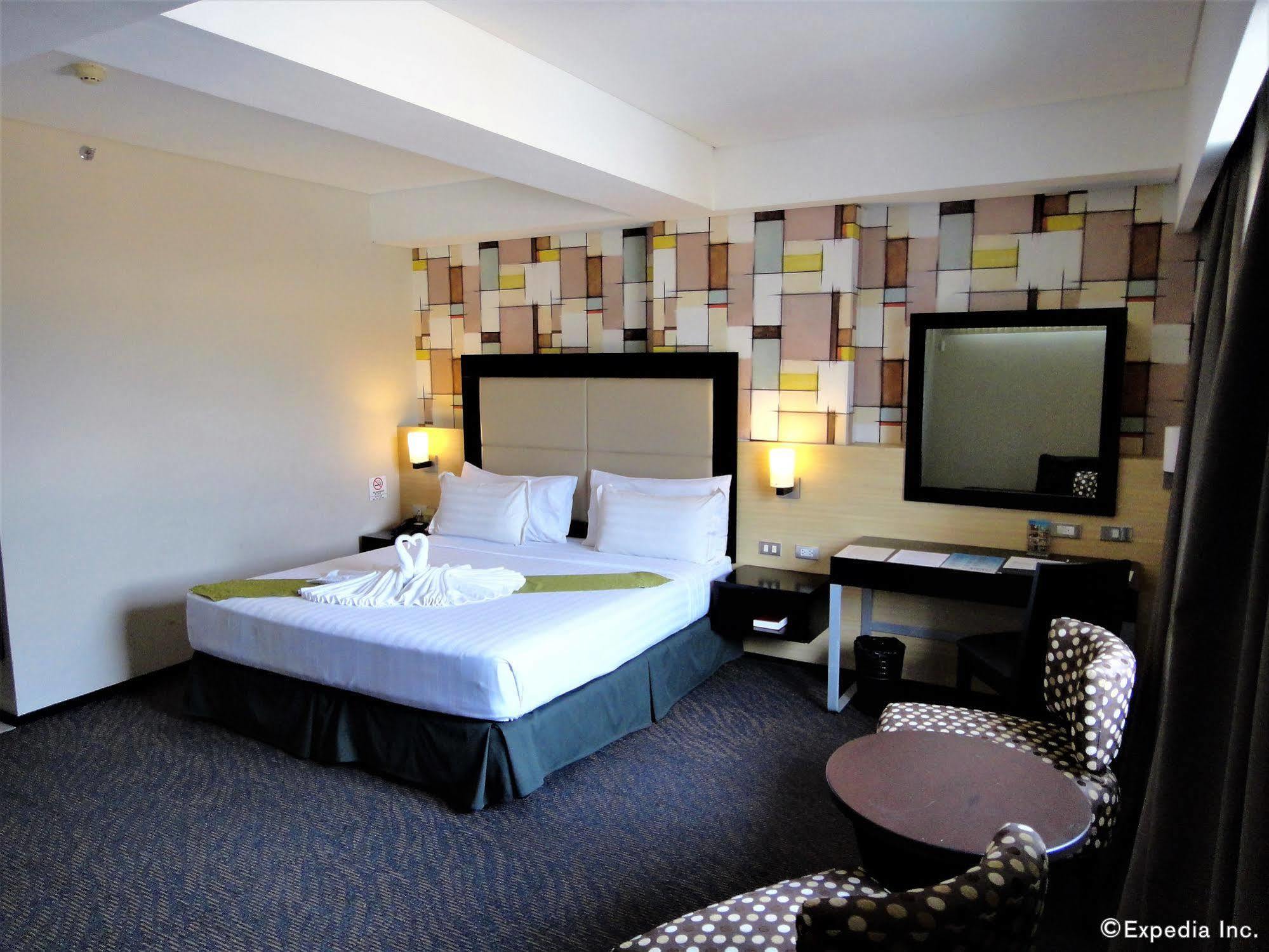 Mallberry Suites Business Hotel Cagayan de Oro Buitenkant foto