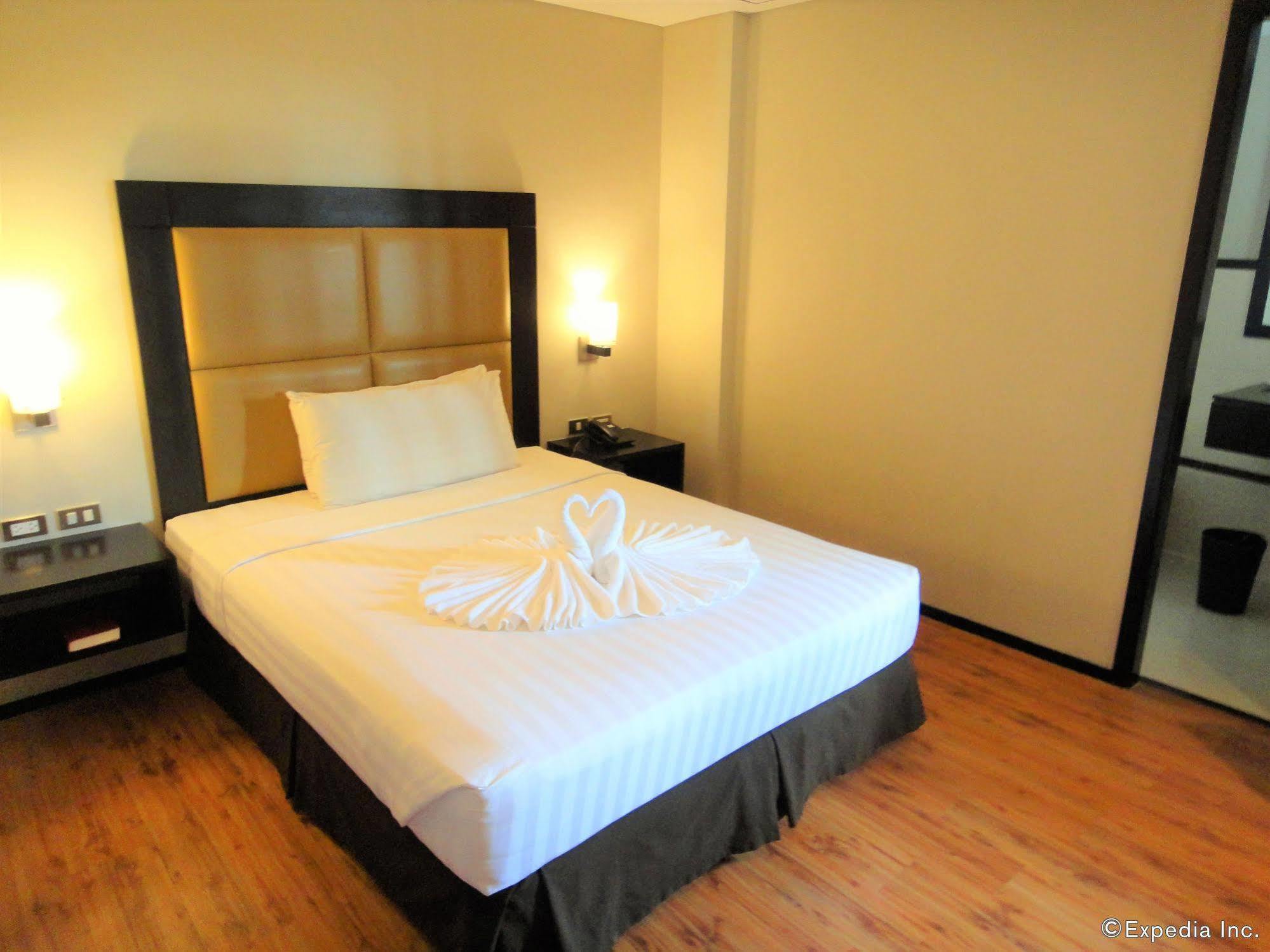 Mallberry Suites Business Hotel Cagayan de Oro Buitenkant foto