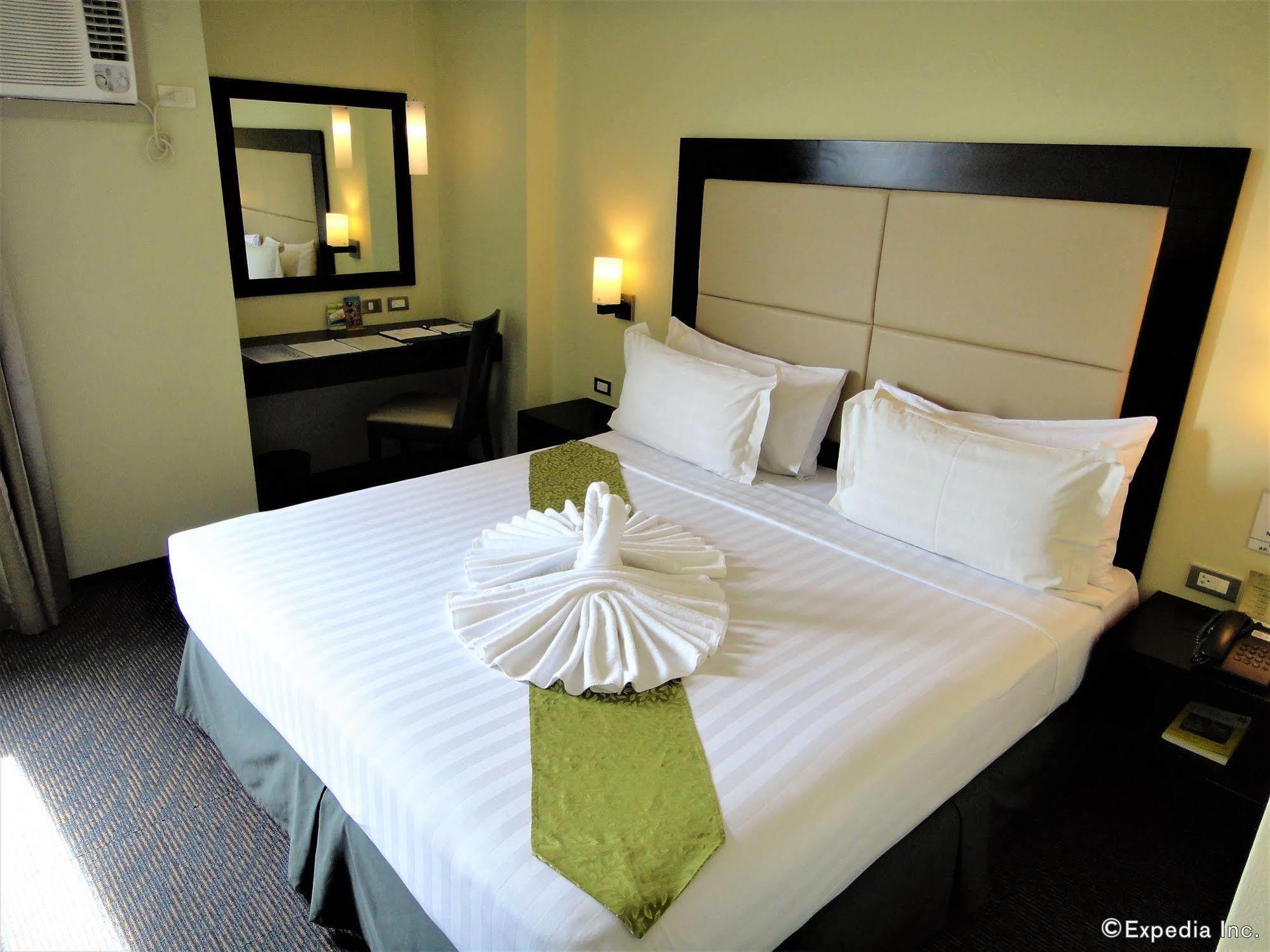 Mallberry Suites Business Hotel Cagayan de Oro Buitenkant foto