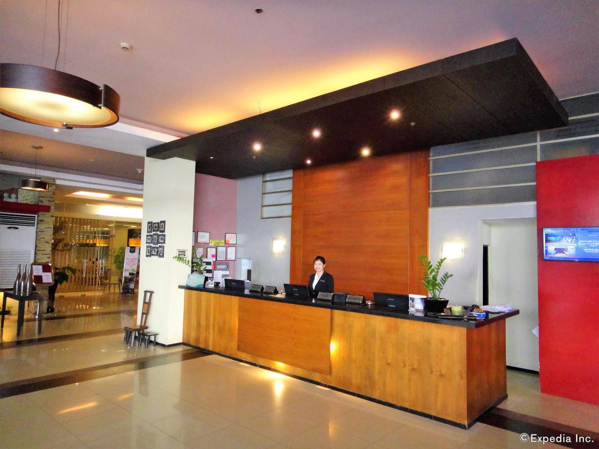 Mallberry Suites Business Hotel Cagayan de Oro Buitenkant foto