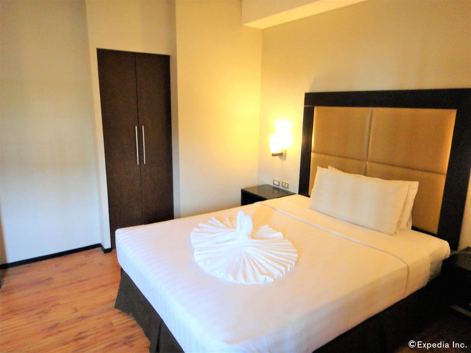 Mallberry Suites Business Hotel Cagayan de Oro Buitenkant foto