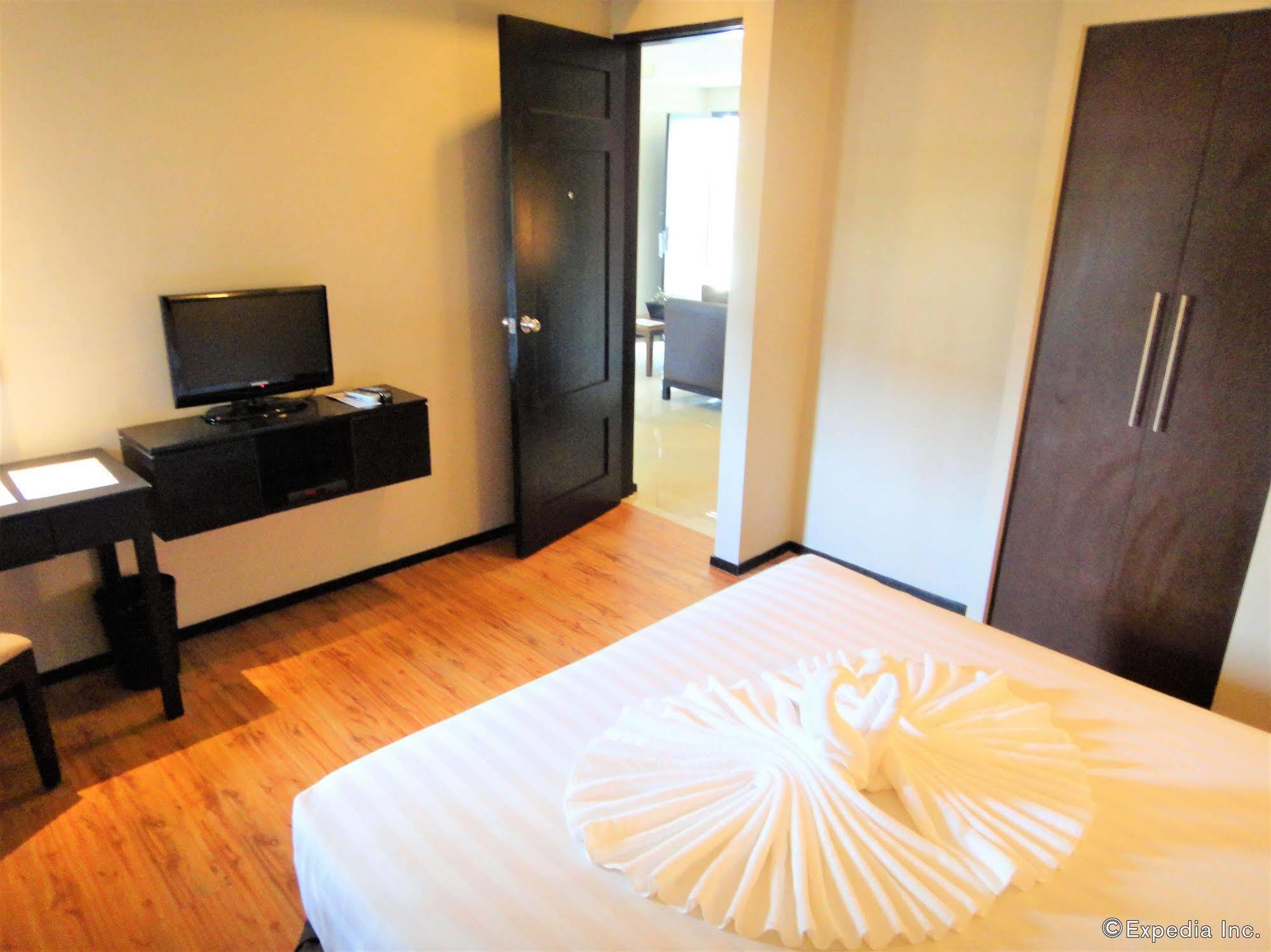 Mallberry Suites Business Hotel Cagayan de Oro Buitenkant foto